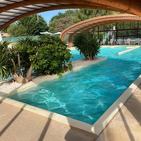 Chalet Renove, Environnement Tres Calme, Piscines Interieure Et Exterieure Chauffees, Bord Du Lac De Biscarosse Parentis Exterior photo