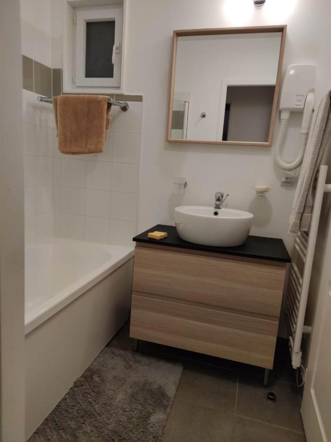 Maison Entièrement Rénové. Environnement Calme Piscine Chauffée Chalet *